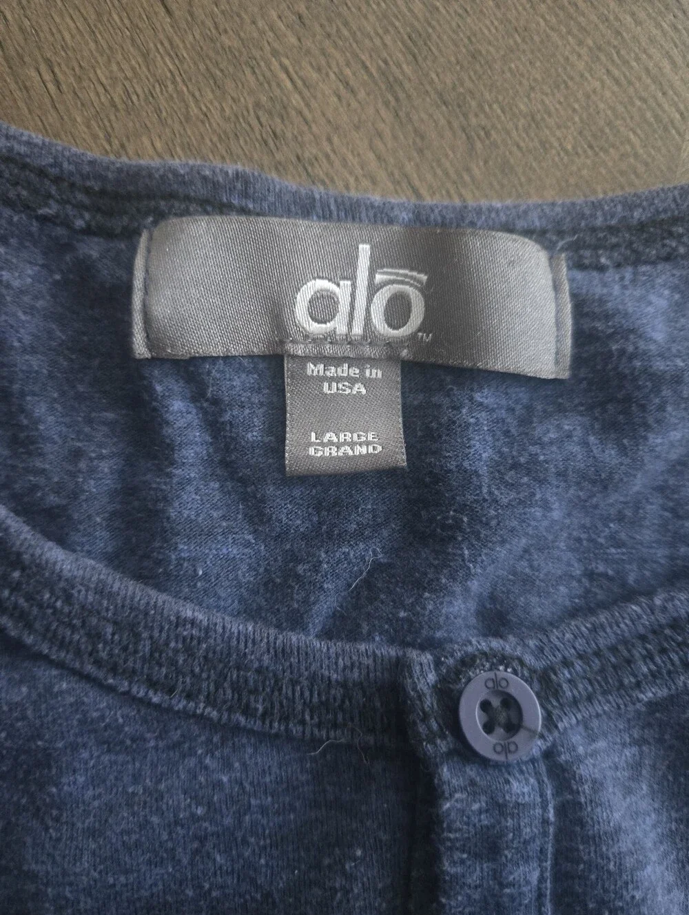 Alo Yoga original Henley 3/4 Sleeve Shirt sz M/L